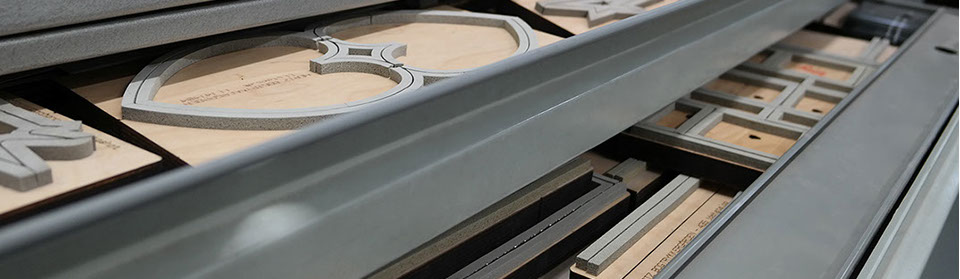 Blyindfattet rude til minde om 125 års jubilæum for Hertz bogtrykkergården