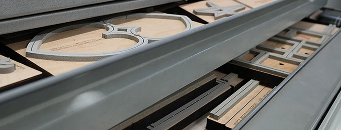 Blyindfattet rude til minde om 125 års jubilæum for Hertz bogtrykkergården